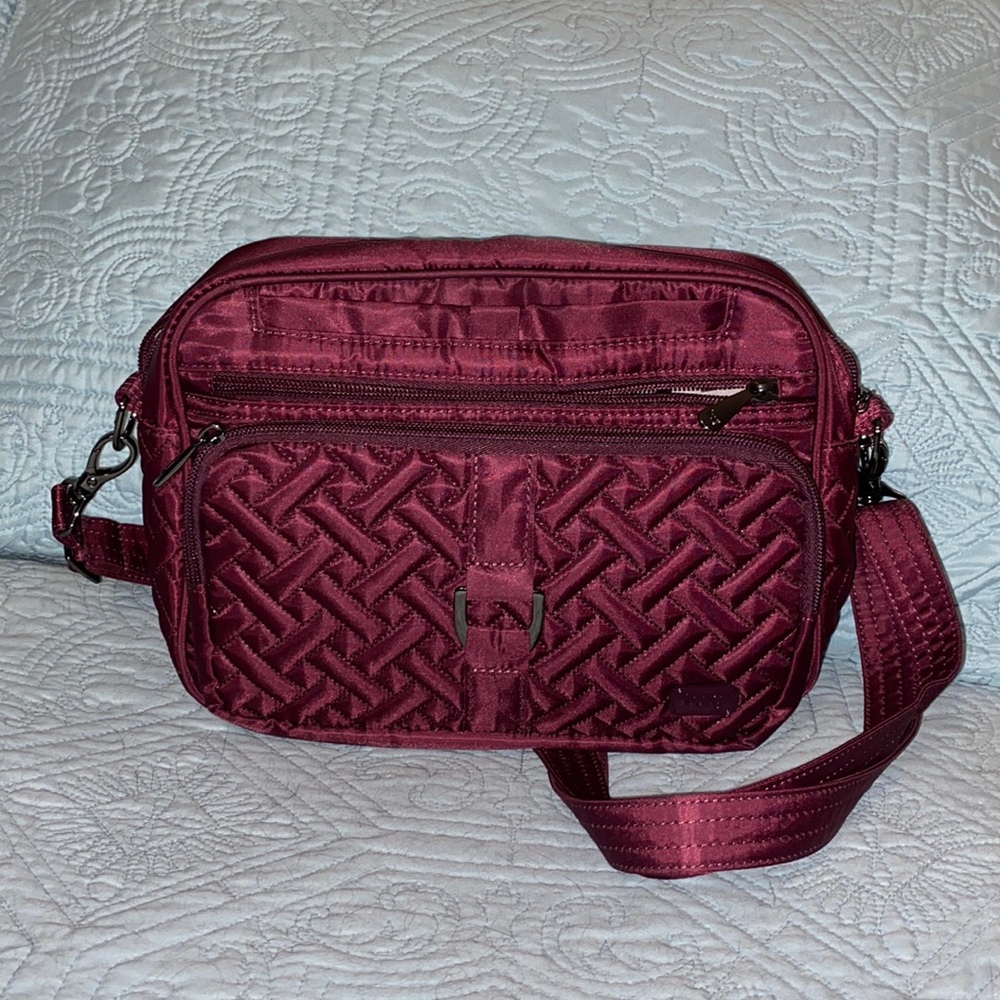 Lug Carousel XL crossbody bag Wine RFID